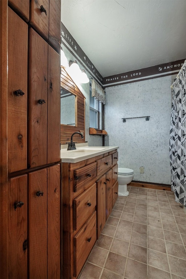 bathroom with a shower with curtain, vanity, and toilet