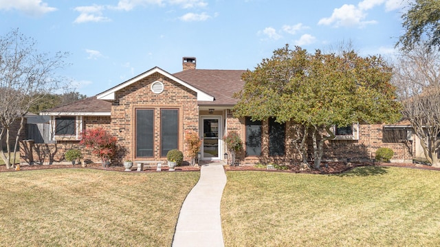 view of front of house featuring a front yard