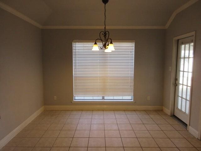 empty room featuring ornamental molding, lofted ceiling, light tile patterned floors, and a notable chandelier