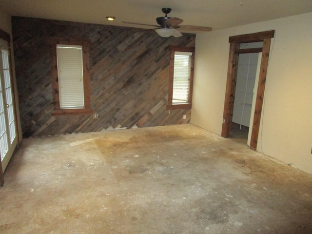 empty room featuring ceiling fan