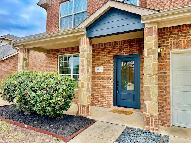 property entrance featuring a porch