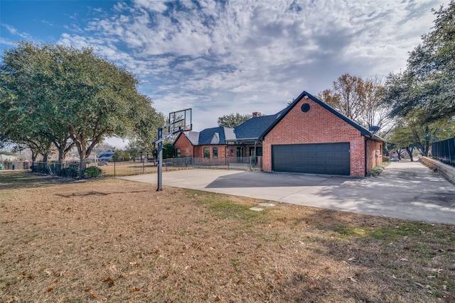 view of front facade with a garage and a front yard