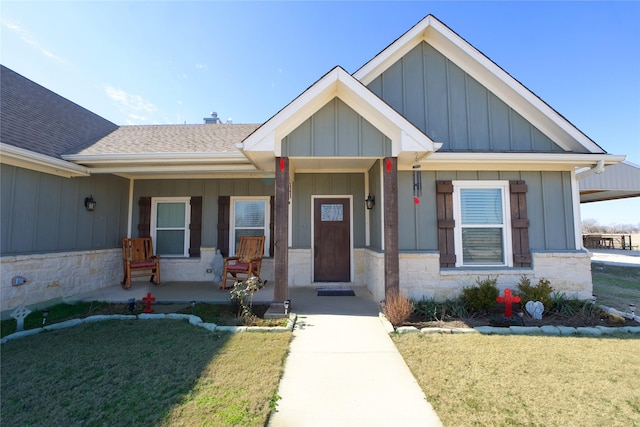 view of front of home with a porch and a front yard