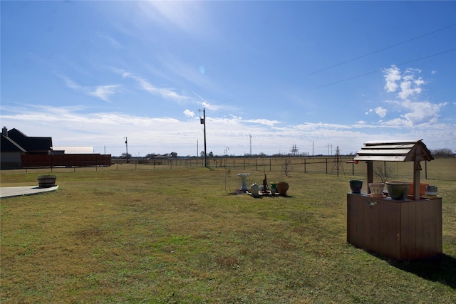 view of yard featuring a rural view