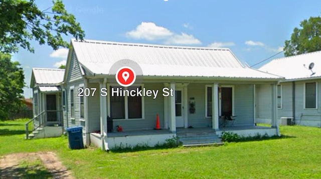 view of front of property with covered porch and a front lawn