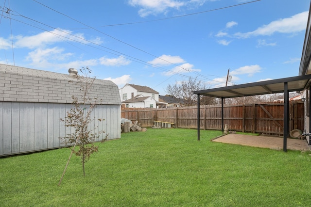 view of yard featuring a patio area