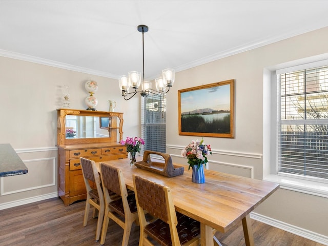 dining space featuring ornamental molding, dark hardwood / wood-style floors, and a notable chandelier