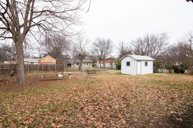 view of yard with a storage unit