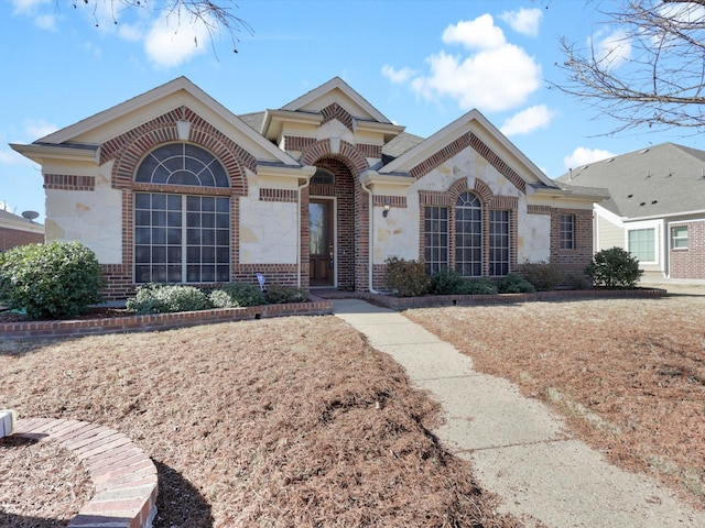 view of front of property with a front yard