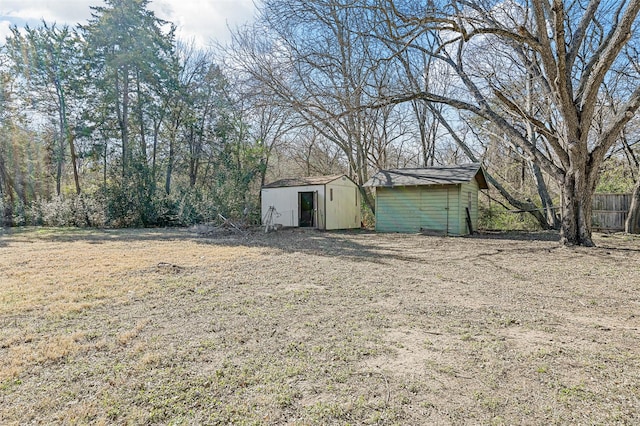 view of yard with a storage shed