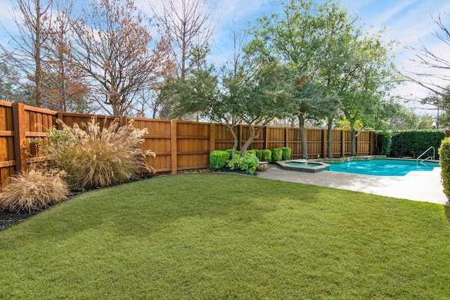 view of yard featuring a pool with hot tub