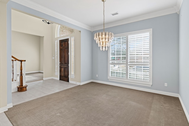 spare room featuring an inviting chandelier, crown molding, and light colored carpet