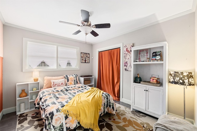 bedroom with crown molding and ceiling fan