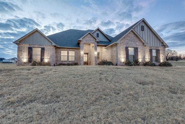 view of front of home with a front yard