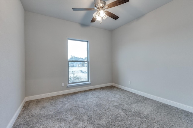 unfurnished room with carpet flooring and ceiling fan