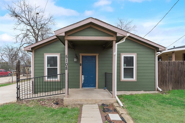 bungalow-style home featuring a front lawn