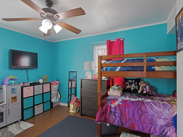 bedroom featuring crown molding, dark hardwood / wood-style floors, and ceiling fan