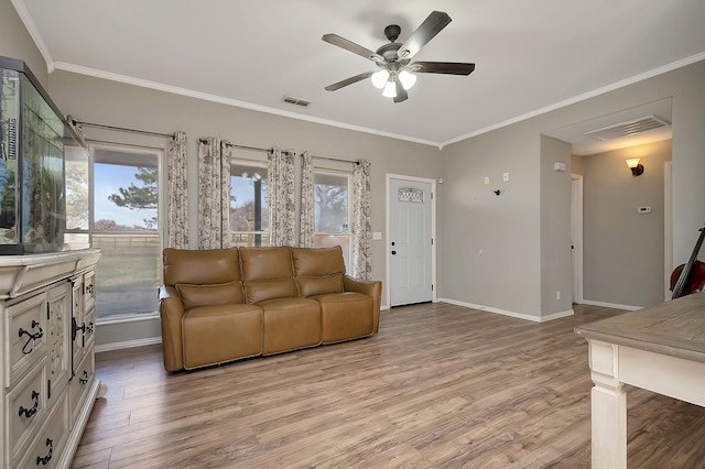 living room featuring crown molding, light hardwood / wood-style flooring, and ceiling fan