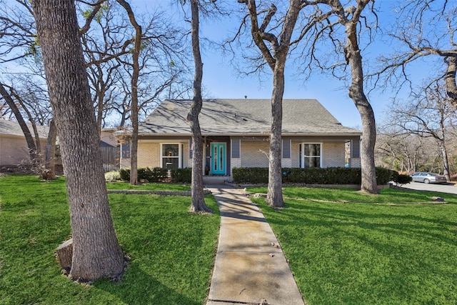 single story home with a front lawn