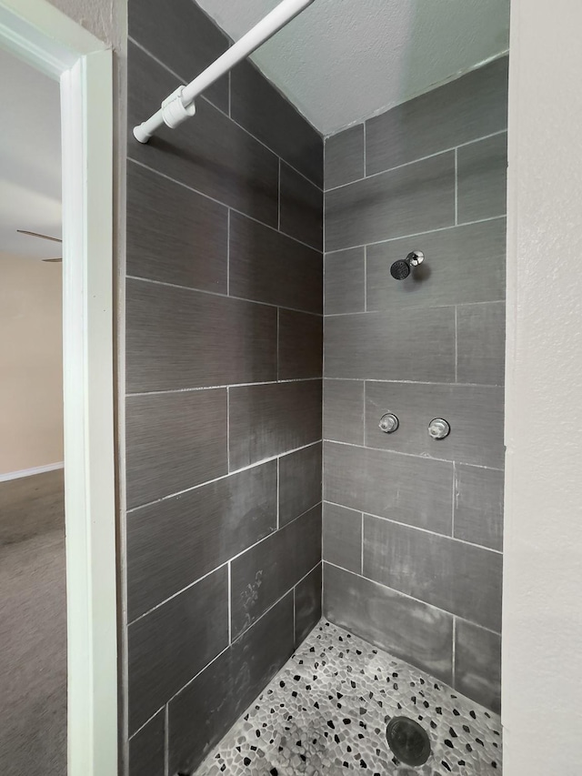 bathroom featuring tiled shower