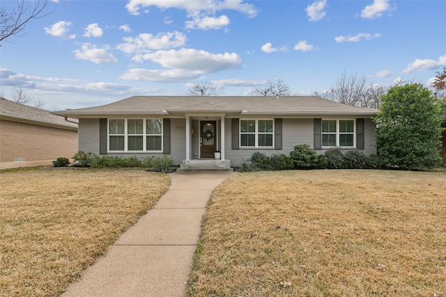 single story home with a front lawn