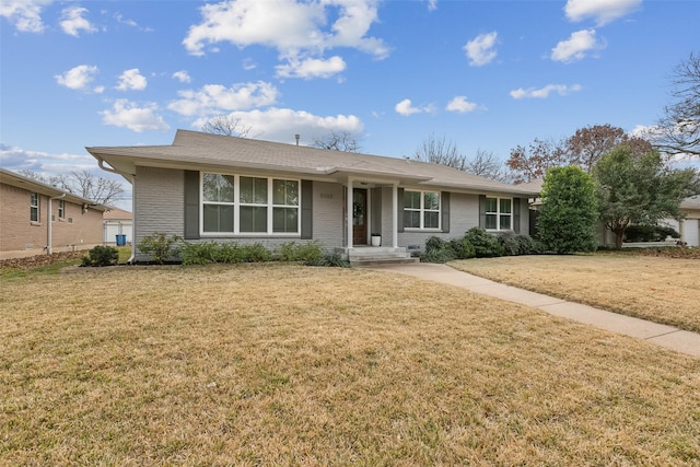 single story home featuring a front yard