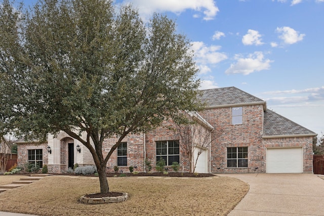 view of front facade featuring a front lawn