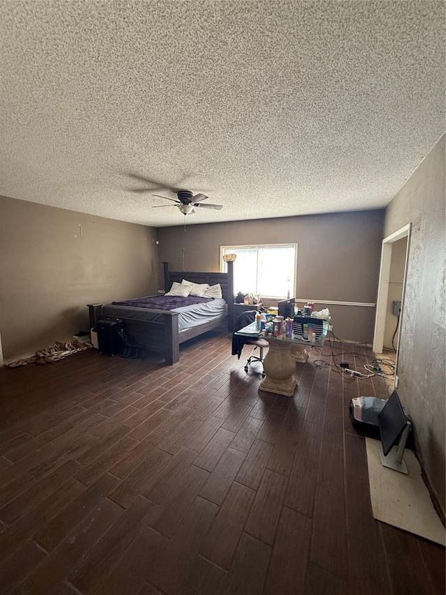 bedroom featuring a textured ceiling, dark hardwood / wood-style floors, and ceiling fan