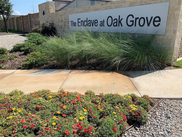 view of community / neighborhood sign