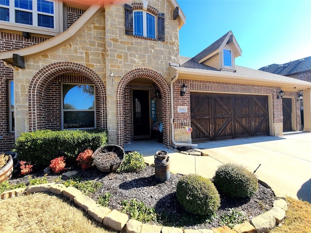 view of front facade with a garage