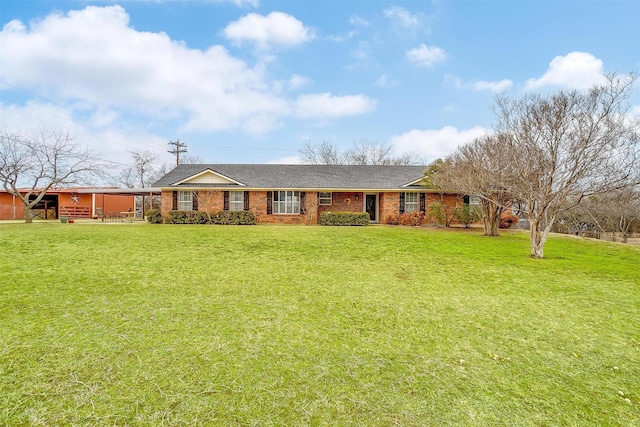 ranch-style house featuring a front yard