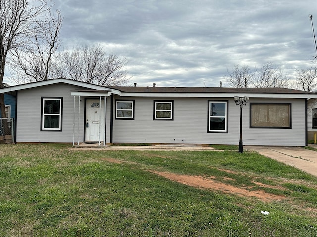 ranch-style house with a front yard