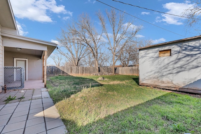 view of yard featuring a patio area