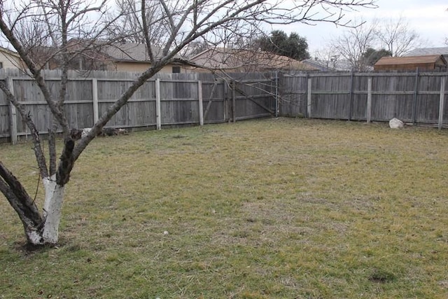 9514 Zelkova Cir, Dallas, TX 75249 - view of yard featuring fence