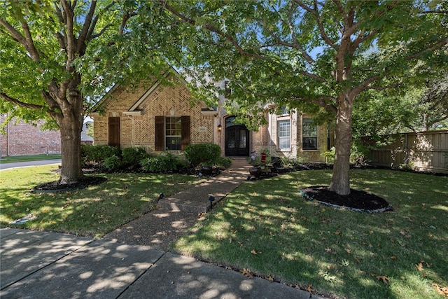 view of front of house with a front lawn