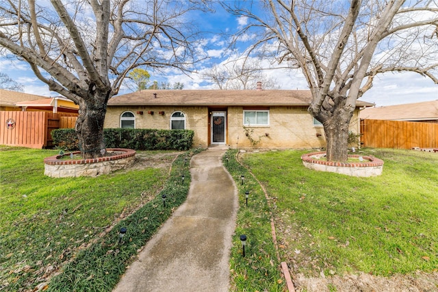 single story home featuring a front lawn