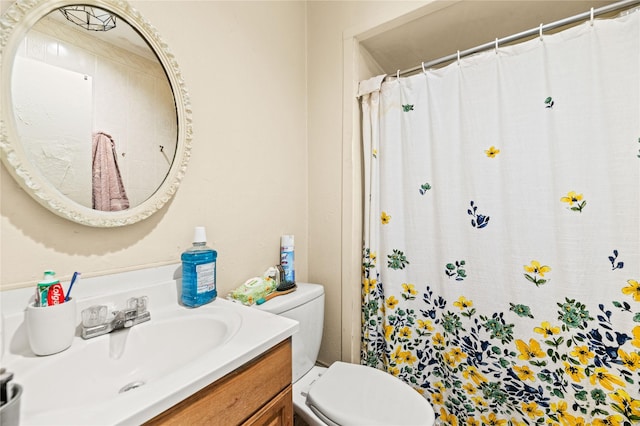 bathroom with vanity, curtained shower, and toilet