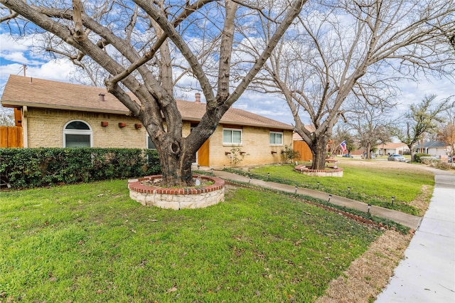 single story home featuring a front yard