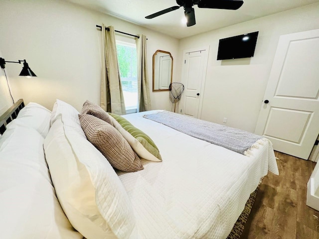 bedroom featuring dark wood-type flooring and ceiling fan