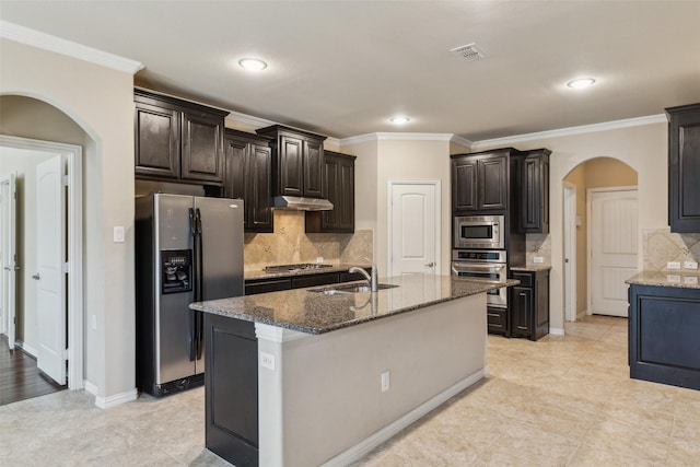 kitchen featuring crown molding, appliances with stainless steel finishes, sink, and a center island with sink