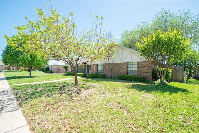 view of front facade featuring a front yard