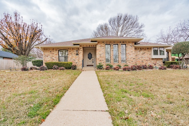 single story home with a front lawn