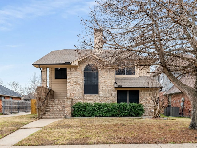 view of front of home featuring cooling unit and a front yard