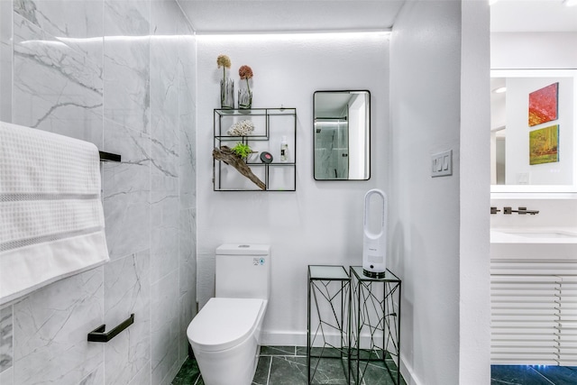 bathroom featuring sink, a shower, and toilet