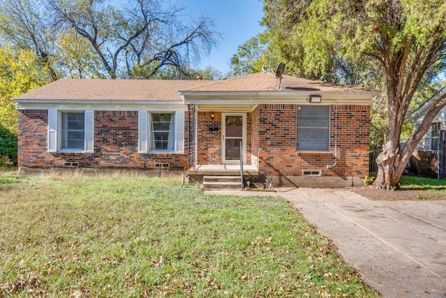 view of front of property with a front lawn