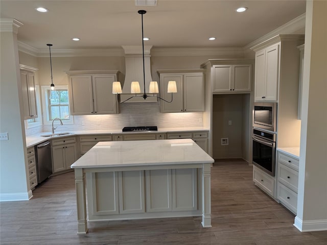 109 Katy Ln, Bossier City, LA 71111 - kitchen with a sink, a kitchen island, backsplash, wood finished floors, and stainless steel appliances