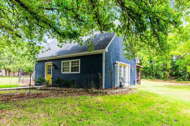 view of front of house with a front yard