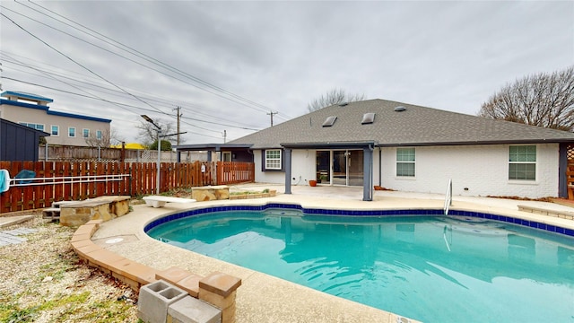 view of swimming pool featuring a patio