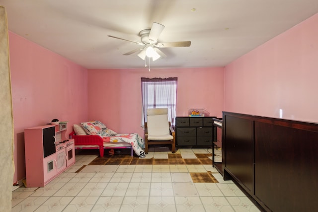 bedroom with ceiling fan