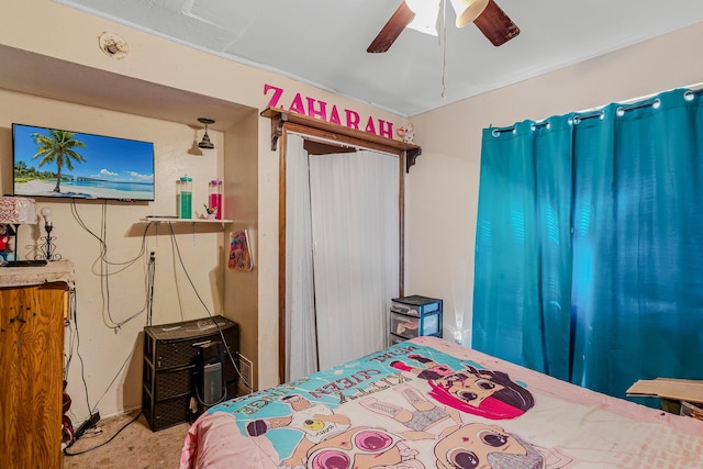 bedroom with ceiling fan